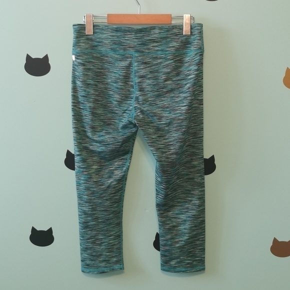 FABLETICS Leggings Capris Green Black Medium - Picture 2 of 4
